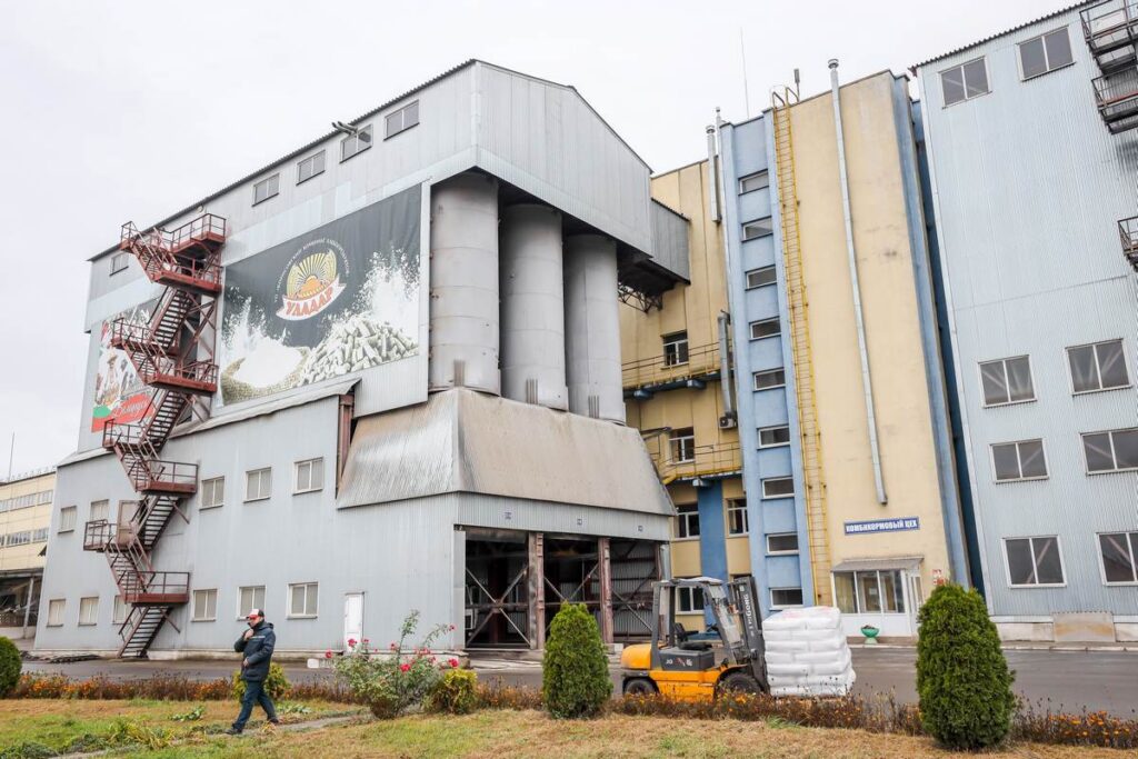 «Уладары» родной земли. Как белорусский гигант из 21 предприятия обеспечивает страну основными продуктами