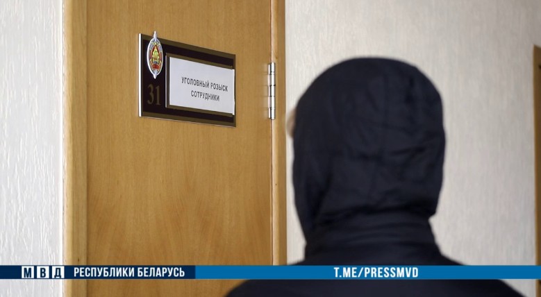 19-летняя иностранка работала курьером мошенников и забрала у школьников 20 тысяч рублей