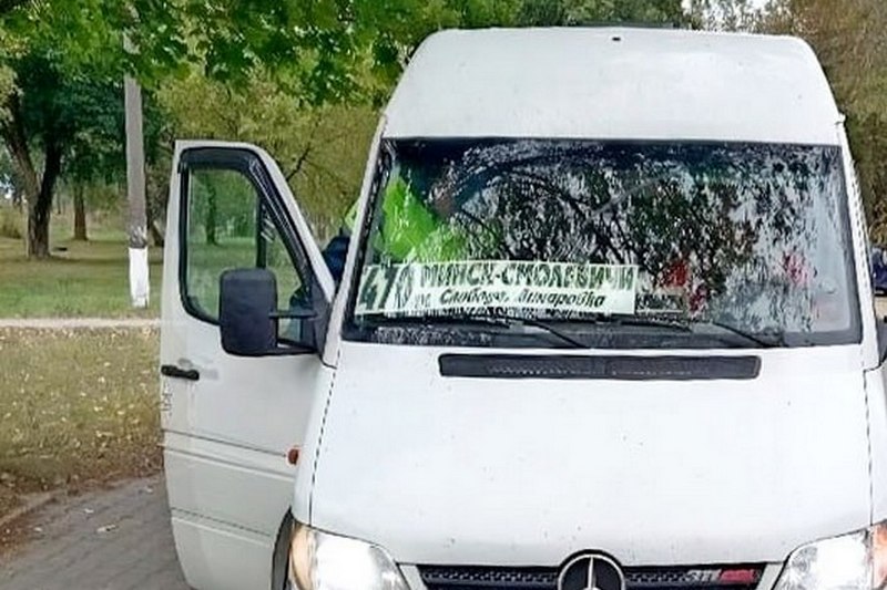 «Люди ждут по 20 минут». Почему маршрутки в Смолевичах приходят с опозданиями