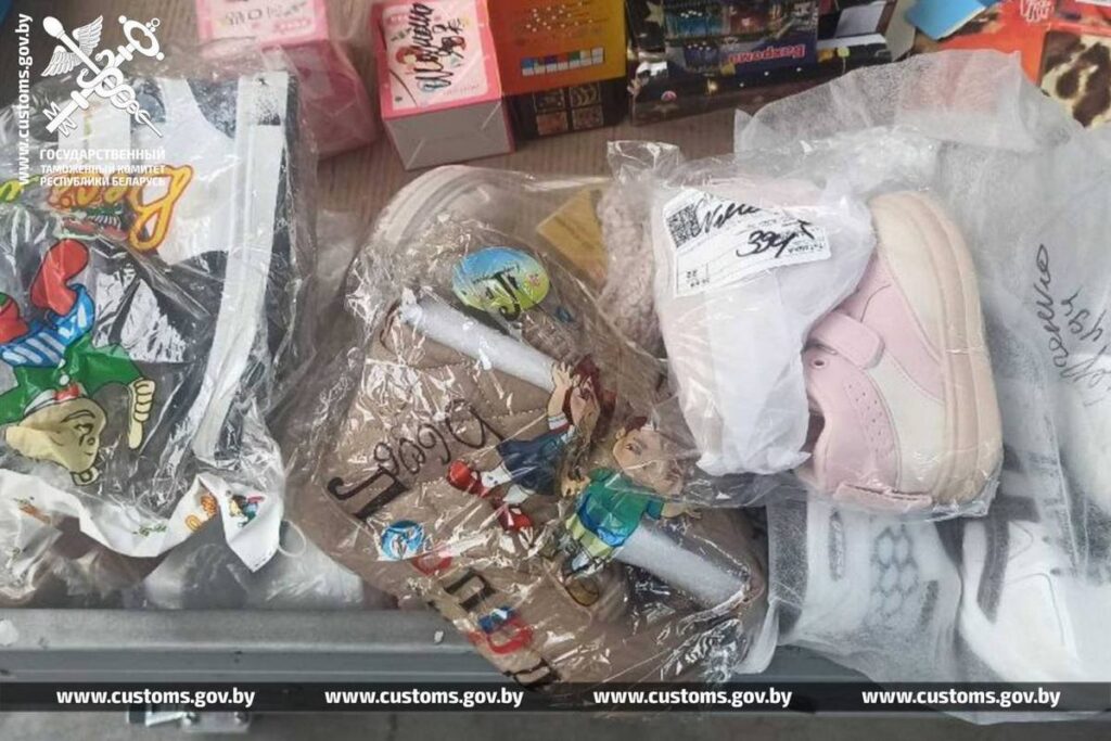 Супруги-предприниматели попались на контрабанде, пытаясь провезти одежду и обувь на 120 тыс. BYN
