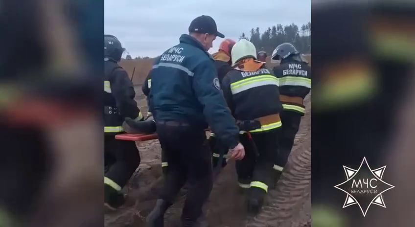 Сорняк в комбайне едва не стоил мужчине жизни — работники МЧС его спасли