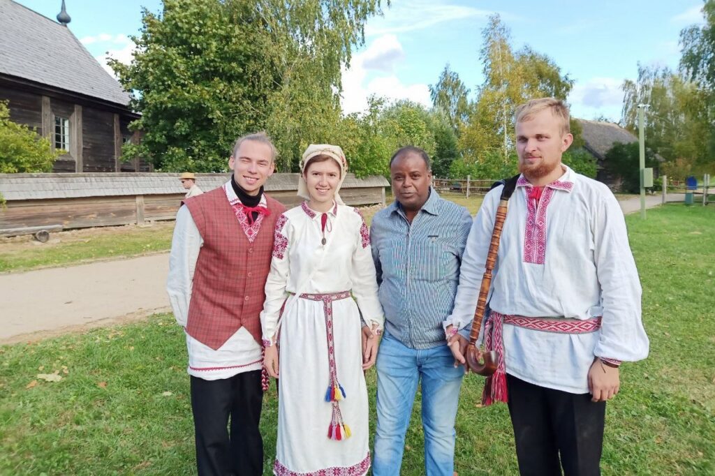 белорусы