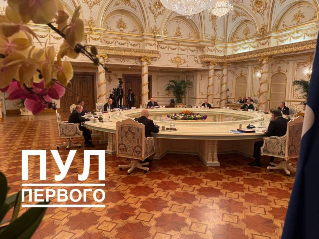 Лукашенко призвал укреплять экономический фундамент СНГ