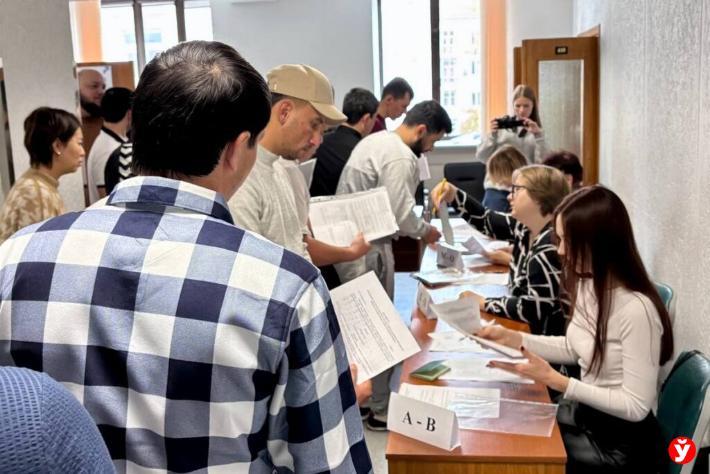 63 рубля и 20 вопросов за полчаса. Как проходит языковой экзамен для трудовых мигрантов