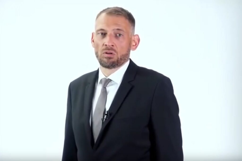 «Тушите Свету»: как муж «президентки» стал ее главной причиной лишения VIP-условий