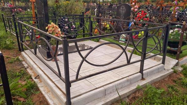 «Не суеверный»: солигорчанин сдал на лом ограду с могилы для покупки алкоголя