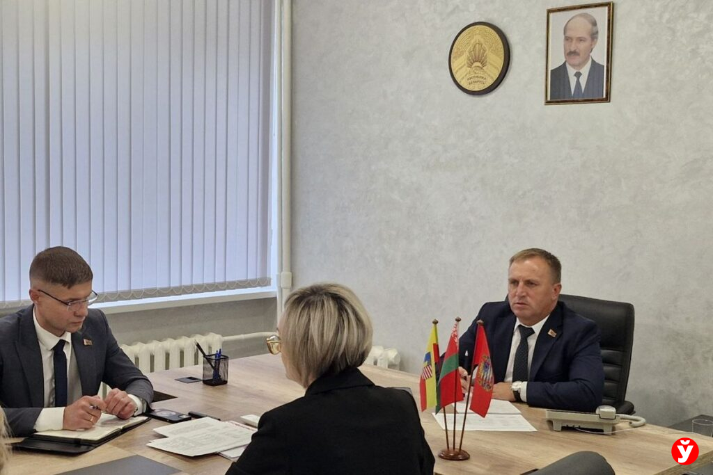 От дорог до электрификации: помощник Президента взял на контроль проблемы солигорчан