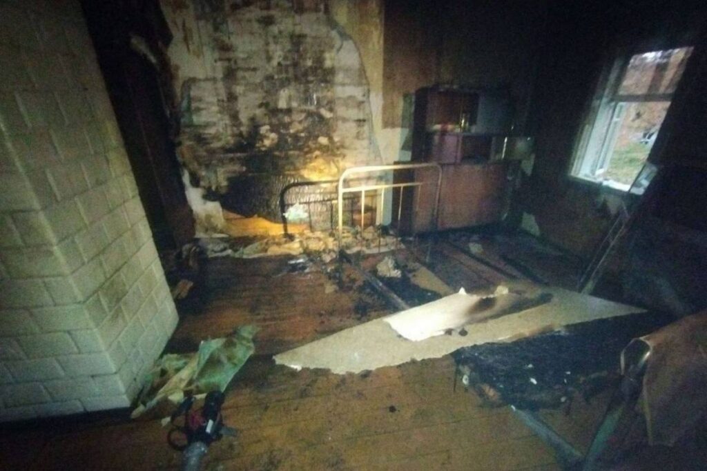 Мужчина погиб при пожаре в доме под Воложином — его нашли на диване