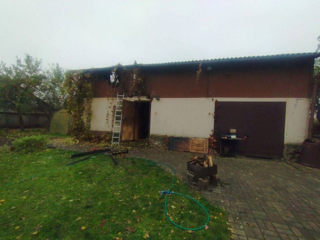 В агрогородке Доры Воложинского района сгорела баня