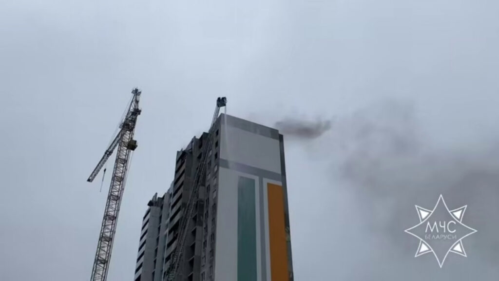 В Минске горела строящаяся многоэтажка
