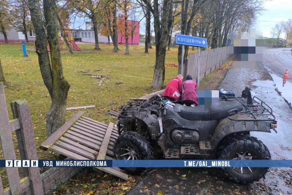 В Дзержинском районе водитель квадроцикла врезался в забор и погиб