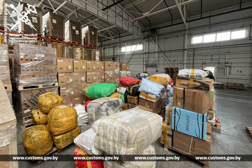 В Гомеле задержали предпринимателя с незаконным грузом одежды, обуви и техники на 370 тысяч рублей