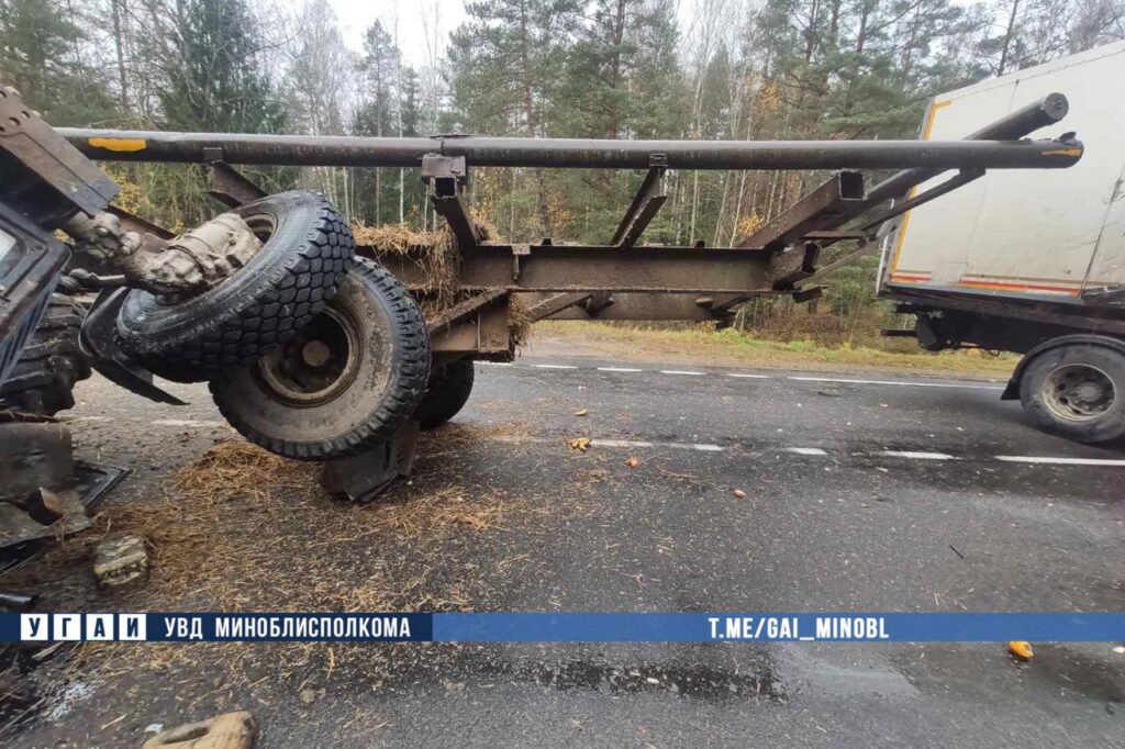 В Пуховичском районе грузовик столкнулся с трактором: погиб 18-летний водитель