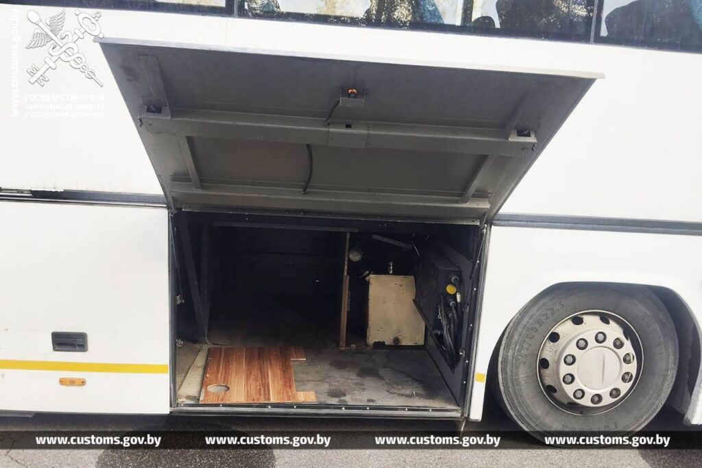 Спрятал бензин в автобусе: польского водителя задержали на белорусской границе