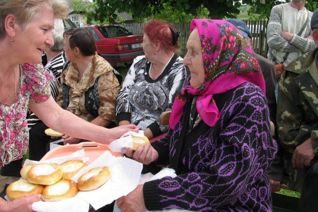 Она не видит, но до сих пор командует детьми — история 103-летней Марии Мельник из Крупского района