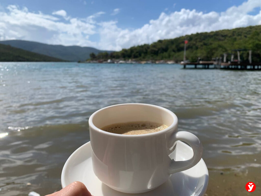 Семья из Крупок в Турции