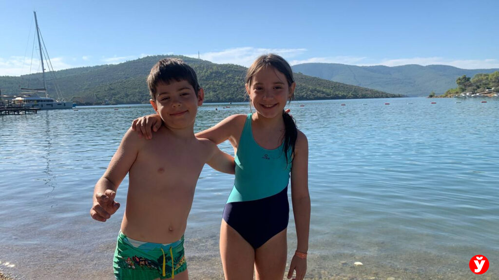 Семья из Крупок в Турции