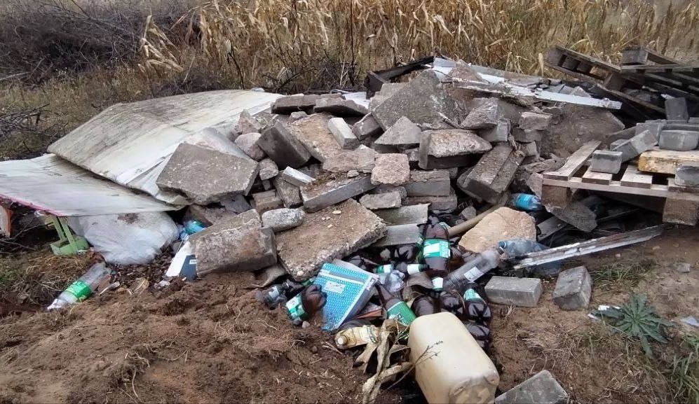 Мусорный полигон или стройплощадка: жители Гацука бьют тревогу из-за захламления карьера