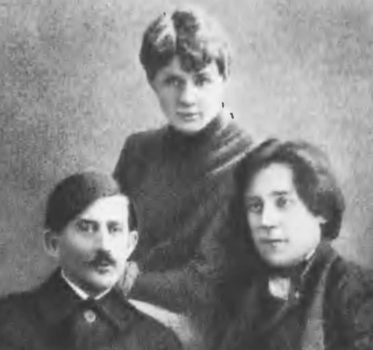Лев Повицкий (слева) был близким другом поэта