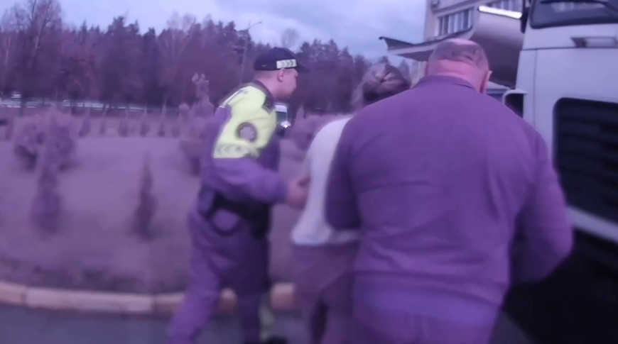 «Счет шел на минуты». Экипаж ГАИ Минщины спас женщину с тяжелой травмой руки