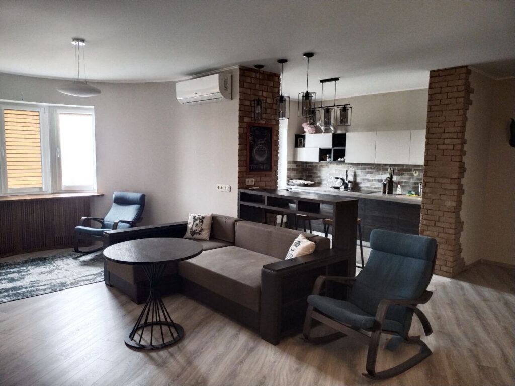 Минимализм и брутальность. Смотрим съемную однушку в Минске