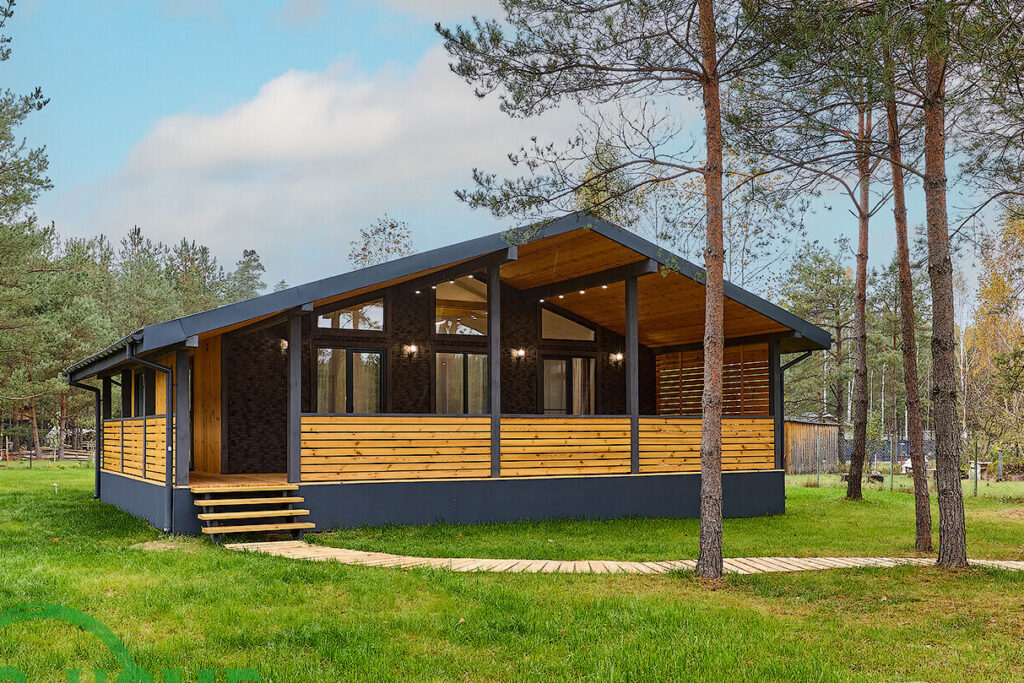 Смотрим стильный брусовый дом с баней и теплыми полами в Минской области