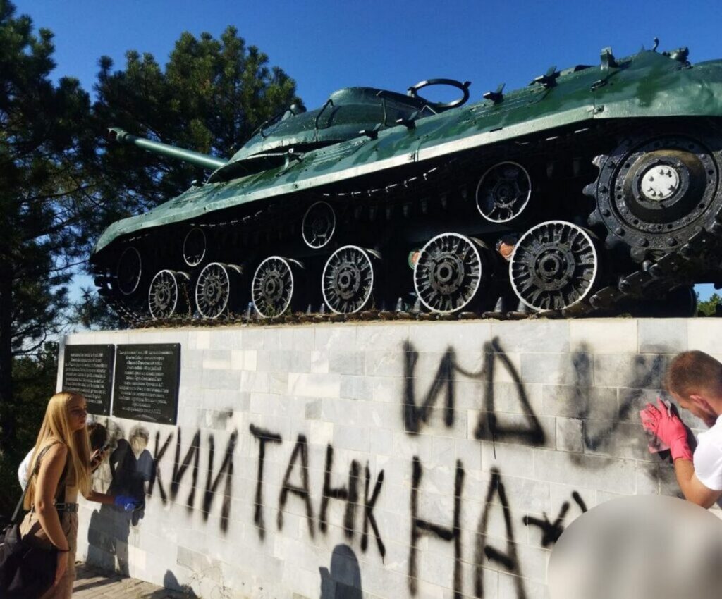 Во что превращается борьба с советским прошлым в Молдове