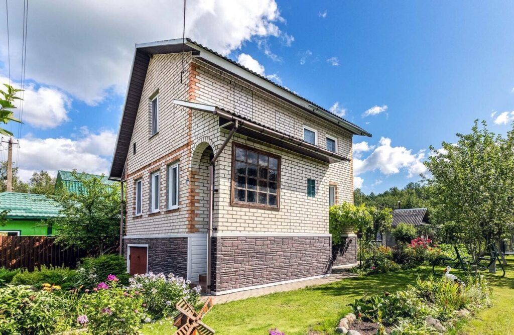 Нашли в Минской области двухэтажный дом с баней и участком 6 соток — стоимость удивит