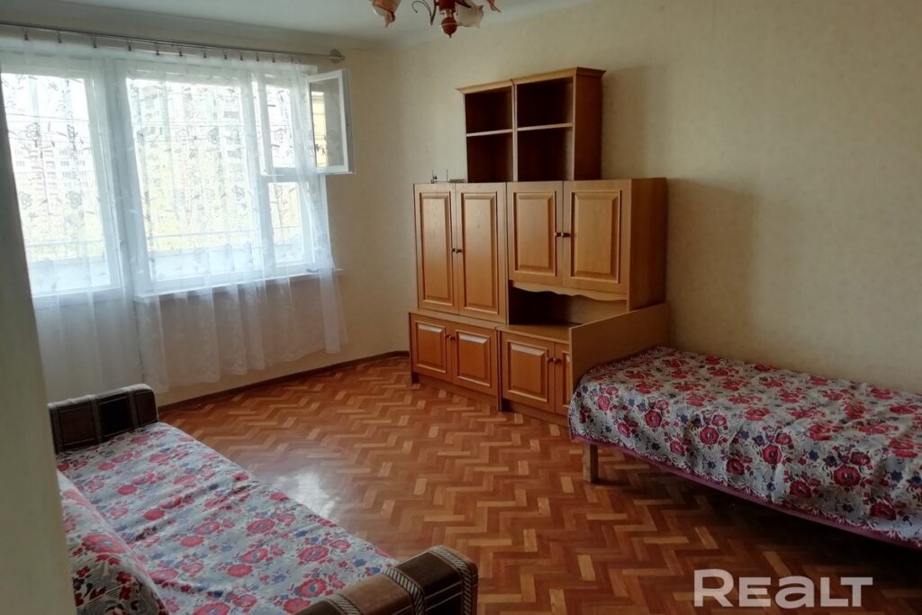 Без излишков, но и не убитая — смотрим бюджетную однушку в Минске за 250$