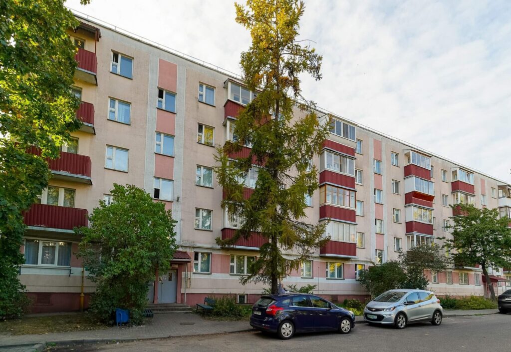 Рядом с метро и цена до $80 тысяч: смотрим пять доступных двушек в Минске