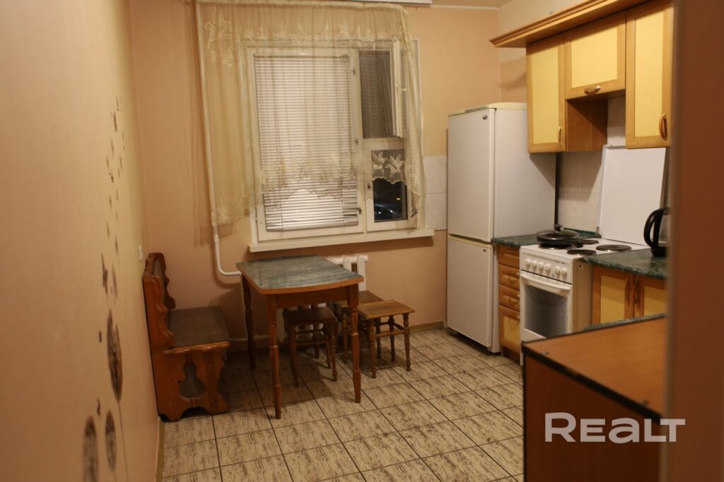 Бюджетная однушка в Минске за $300 — смотрим квартиру в Октябрьском районе