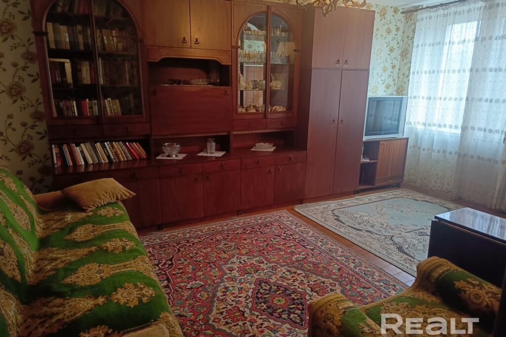 В Минске советскую двушку с хрусталем и коврами сдают за 380$ в месяц