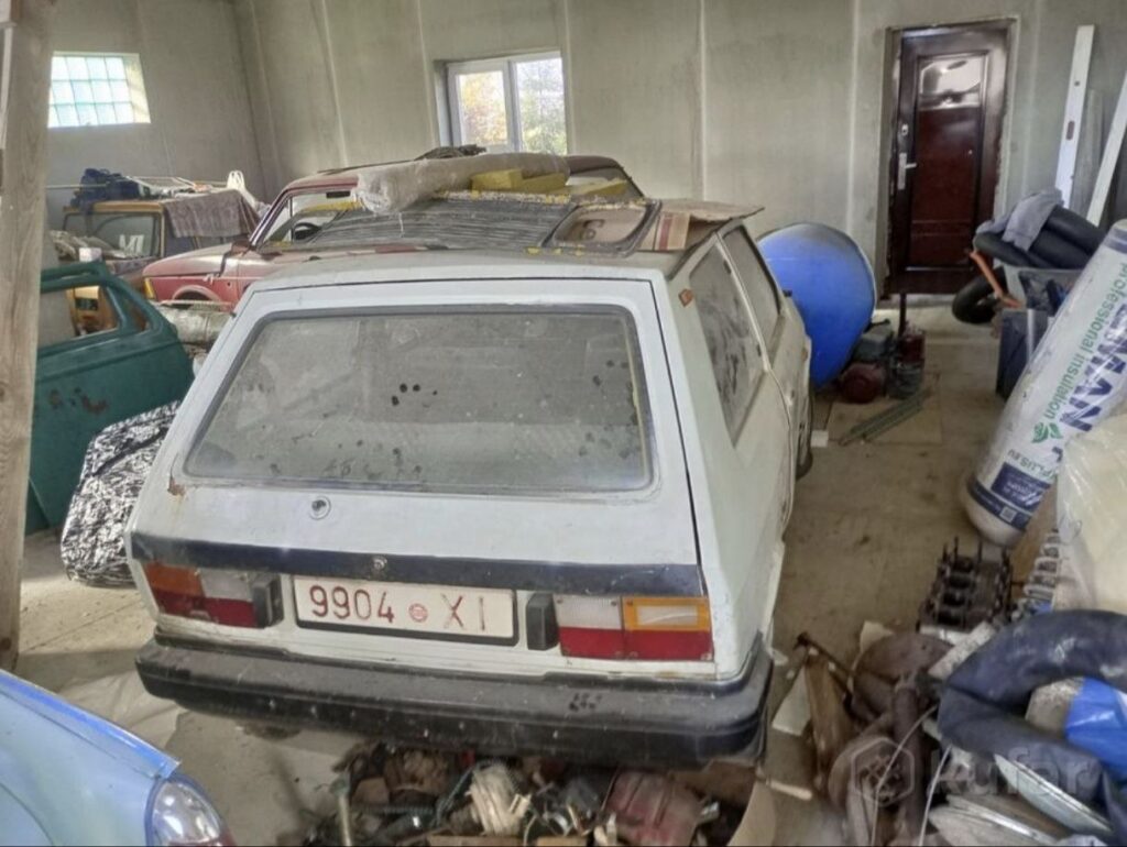 Редкий автомобиль продают в Беларуси: что он из себя представляет?