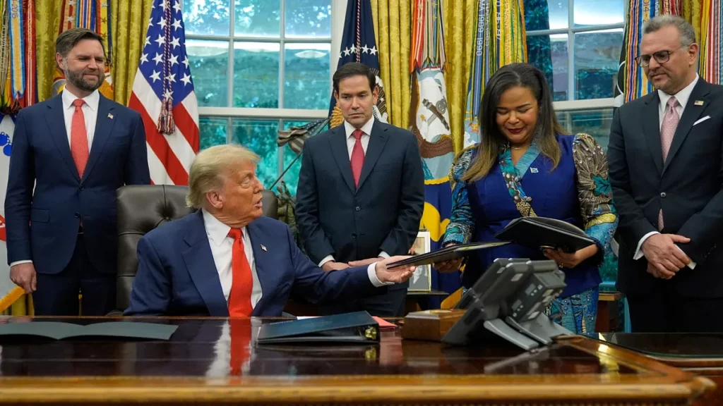 27 июня в Вашингтоне результатом нескольких месяцев переговоров стало подписание мирного соглашения между Демократической Республикой Конго и Руандой