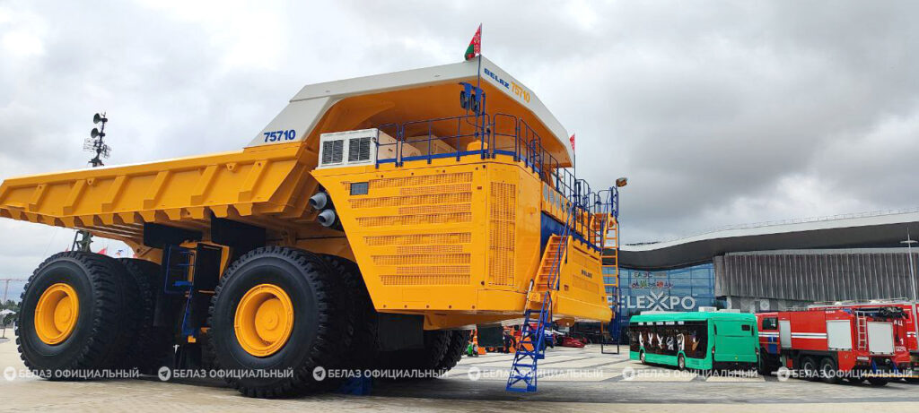 Гигантский БЕЛАЗ хотят превратить в новогоднюю инсталляцию