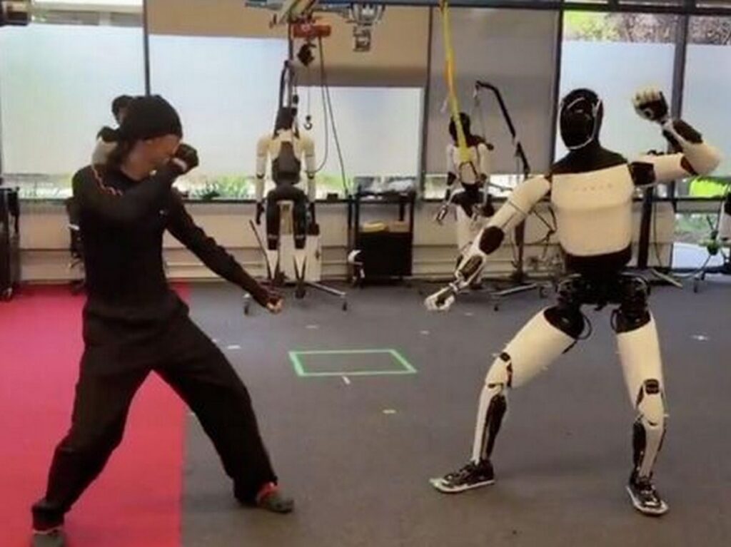 Маск заявил о плане ликвидировать бедность с помощью гуманоидного робота Optimus