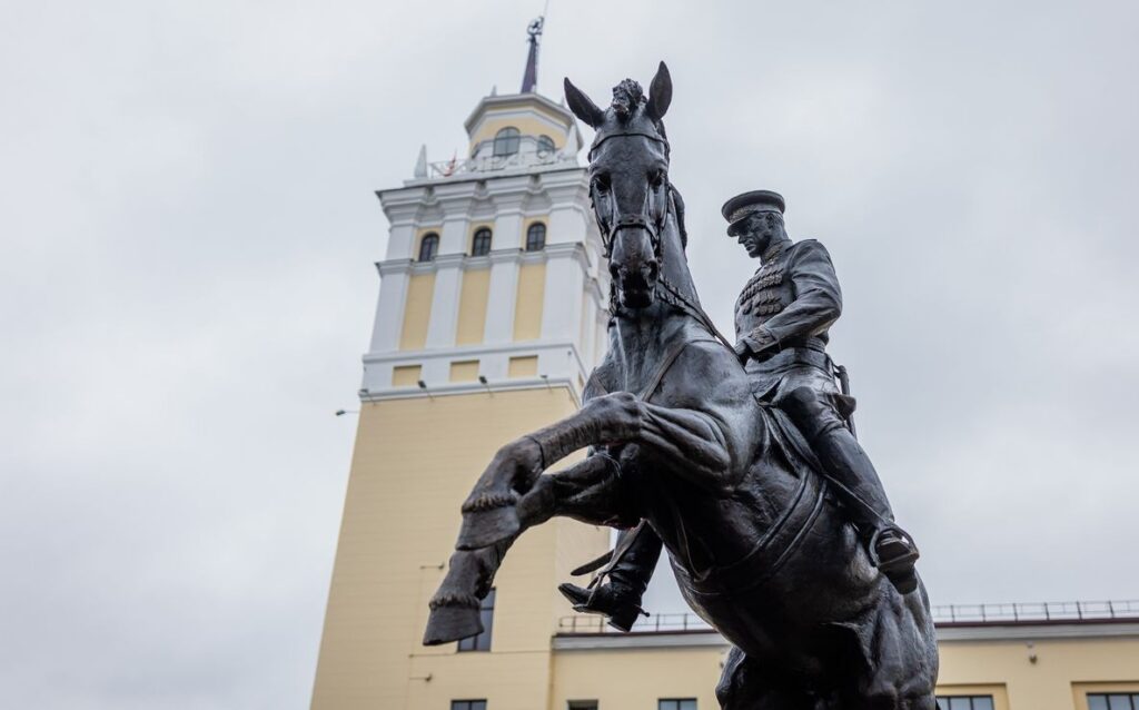 Что символизирует памятник Рокоссовскому в Гомеле и как его воспримет Польша