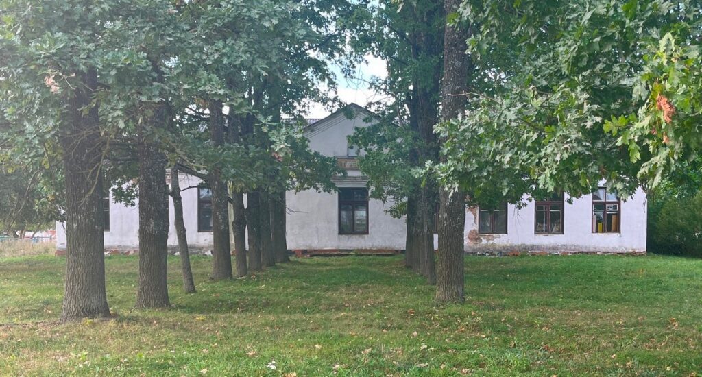 Турбазу 50-х годов под Брестом продают по цене дачи