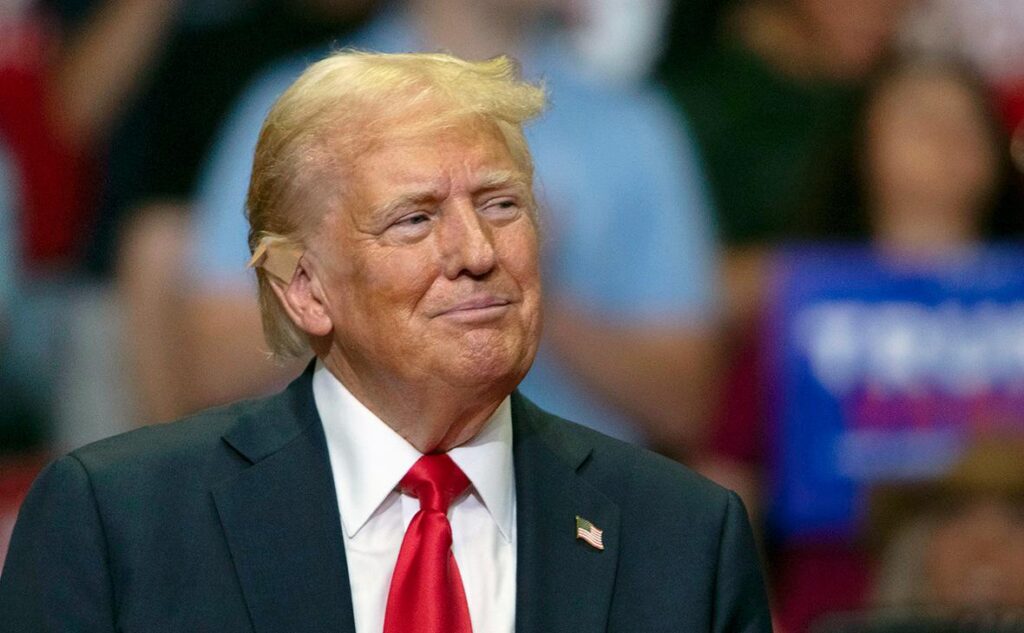 От журналистов до военной элиты: что кроется за хамством Трампа