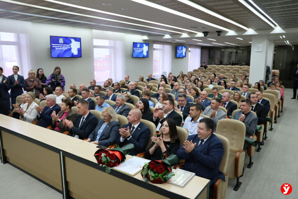 За организацию «Дажынак» и успехи в птицеводстве: госнаграды вручили лучшим труженикам Минщины