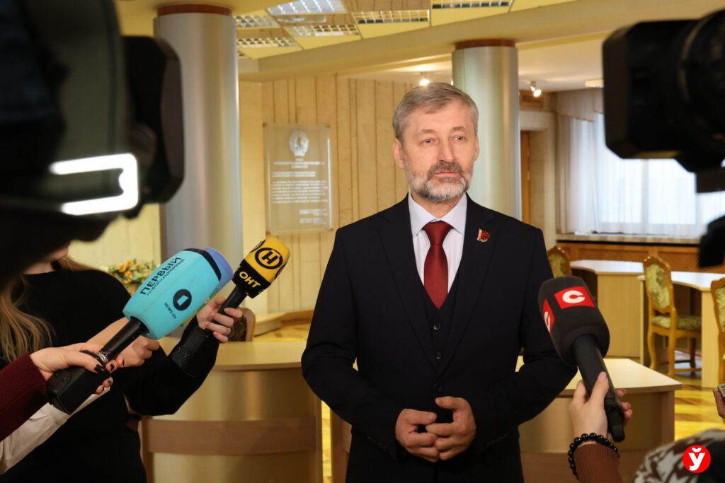 Делегаты ВНС анализируют ключевые точки развития: жильё, образование и международный престиж страны