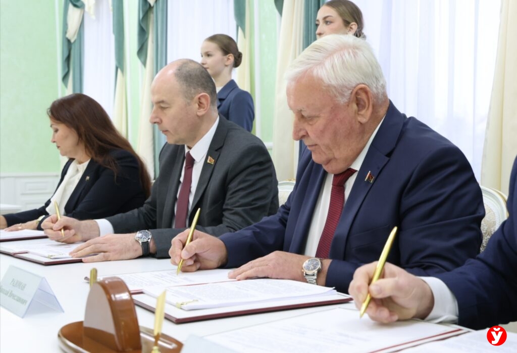 От зарплаты до жилья: новые гарантии утвердили для специалистов Минщины