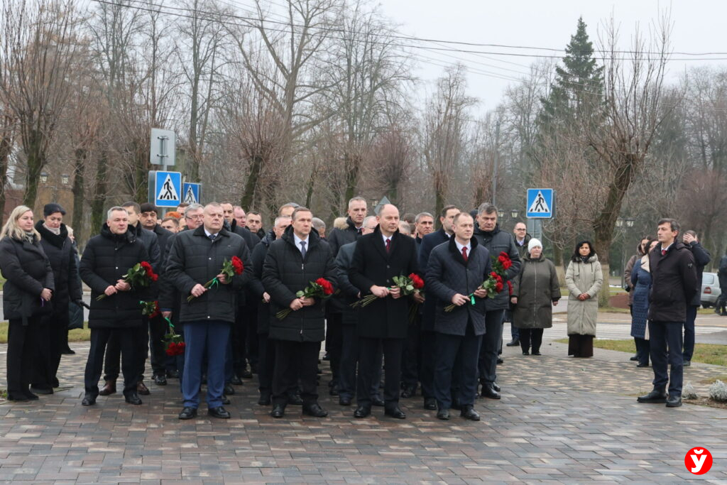 394 имени на стелах: в Крупках Кушнаренко и Мороз почтили память павших в Великой Отечественной
