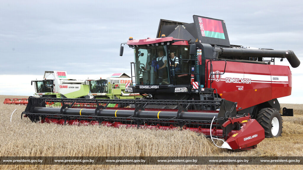 Лайфхак от Лукашенко: как комбайн «Гомсельмаша» может решить кадровый кризис