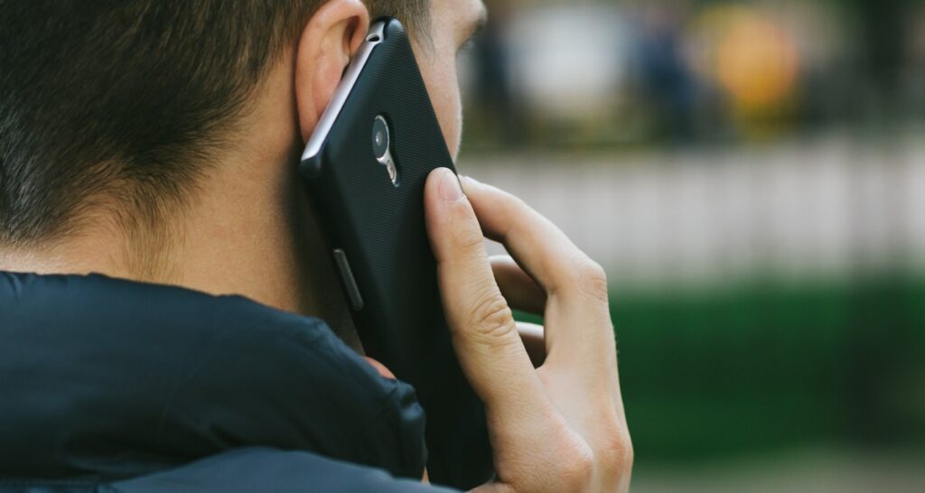 Борисовчанин стал курьером мошенников и выбросил 33 тысячи рублей в мусор