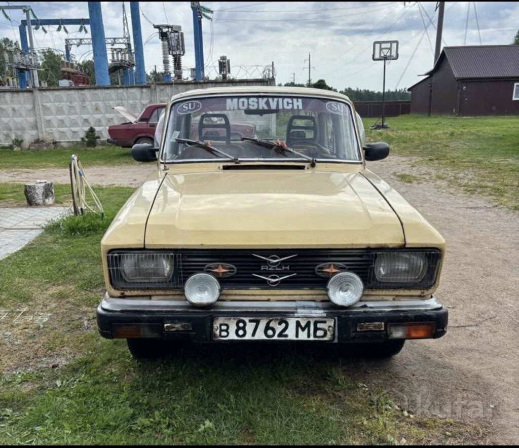 Москвич цвета гоби продают в Вилейке: его относят к сегменту люкс