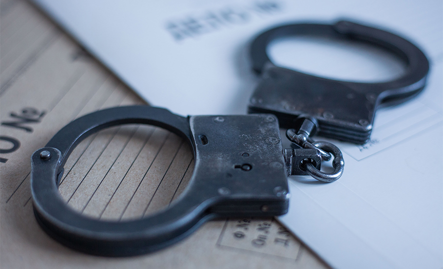 Житель Копыльского района из ревности поджёг сожительницу и приятеля — дело направлено в суд