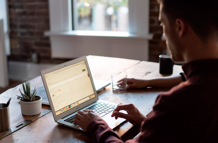 Имба, окак, вайб: топ-5 слов, которыми говорят зумеры в 2025 году