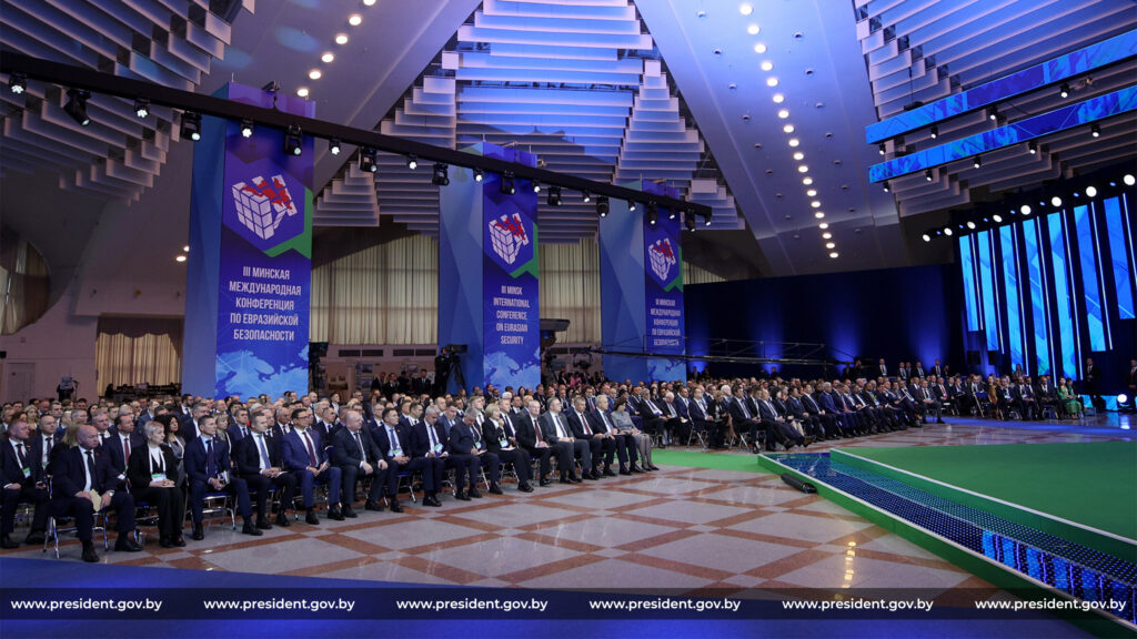 История повторяется: западная стратегия давления на Восток