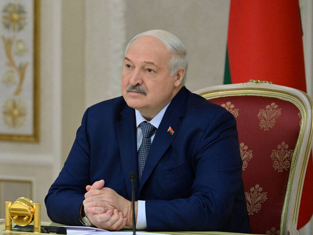 «Мы выбираем русский код». Азарёнок — о заботнике Лукашенко и мифе о «сытой Европе»